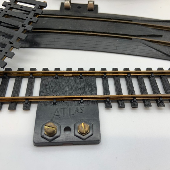 Vintage Tyco Atlas 15" & 18" HO Scale Train Tracks Power Box UNTESTED 25+ Pcs - Picture 6 of 9